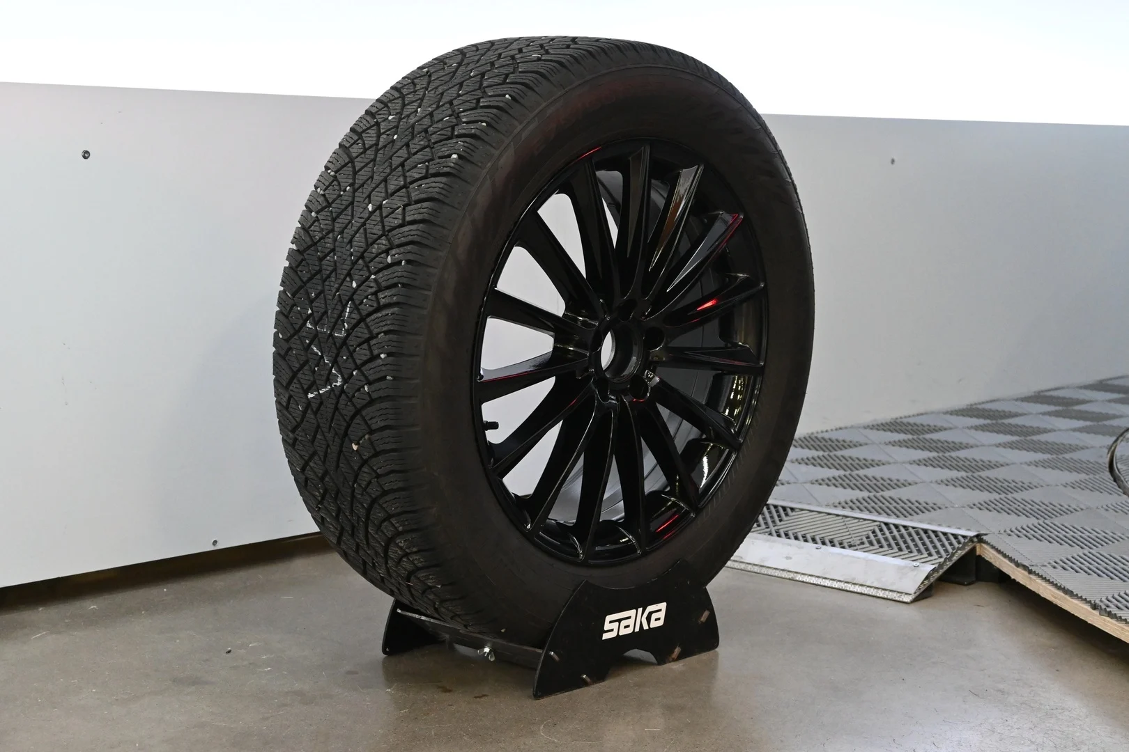 Car Image - 7BbZ5qxAmrqRFzN62Ea7DF