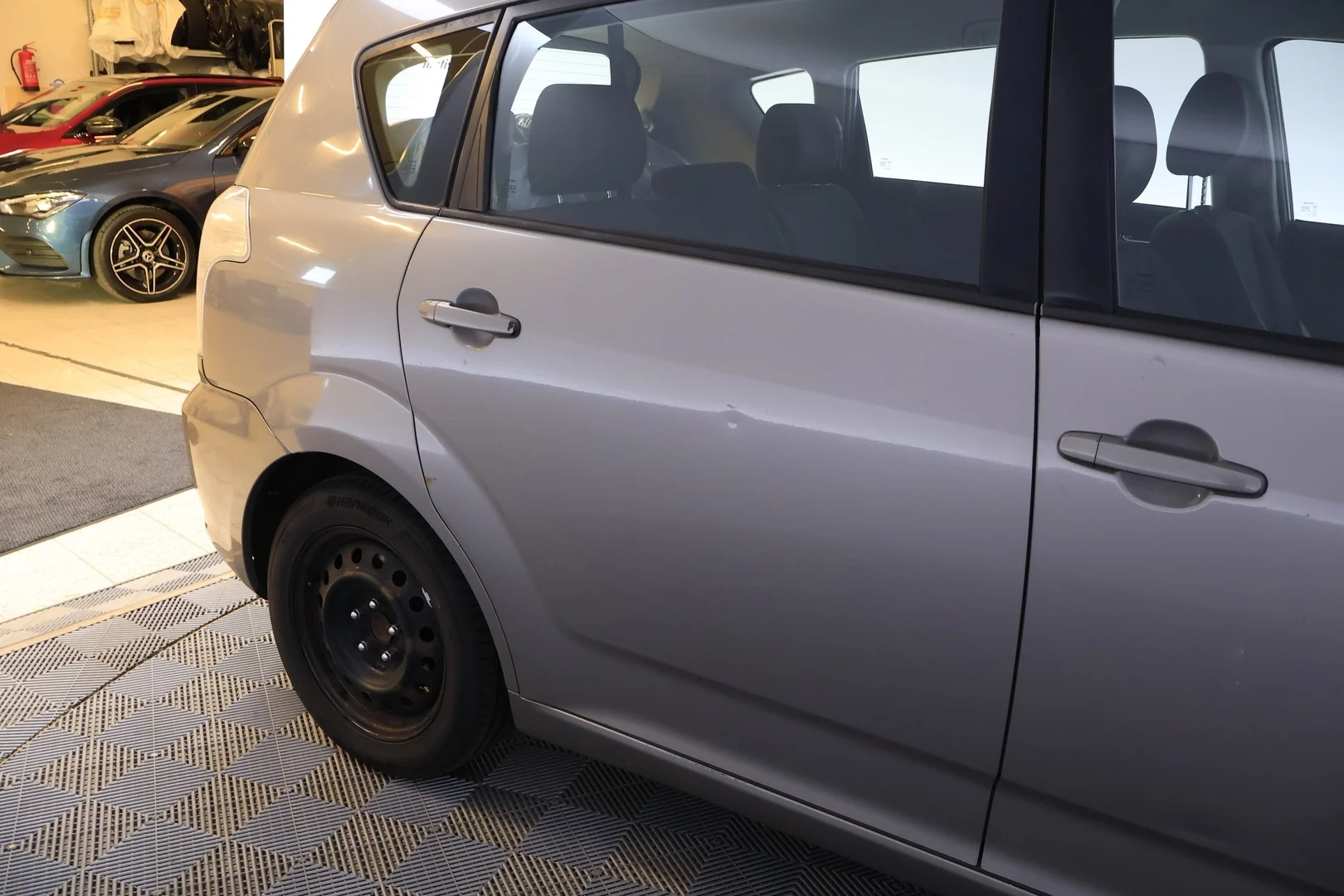 Car Image - vOLQx8dlW663xHnM8img7