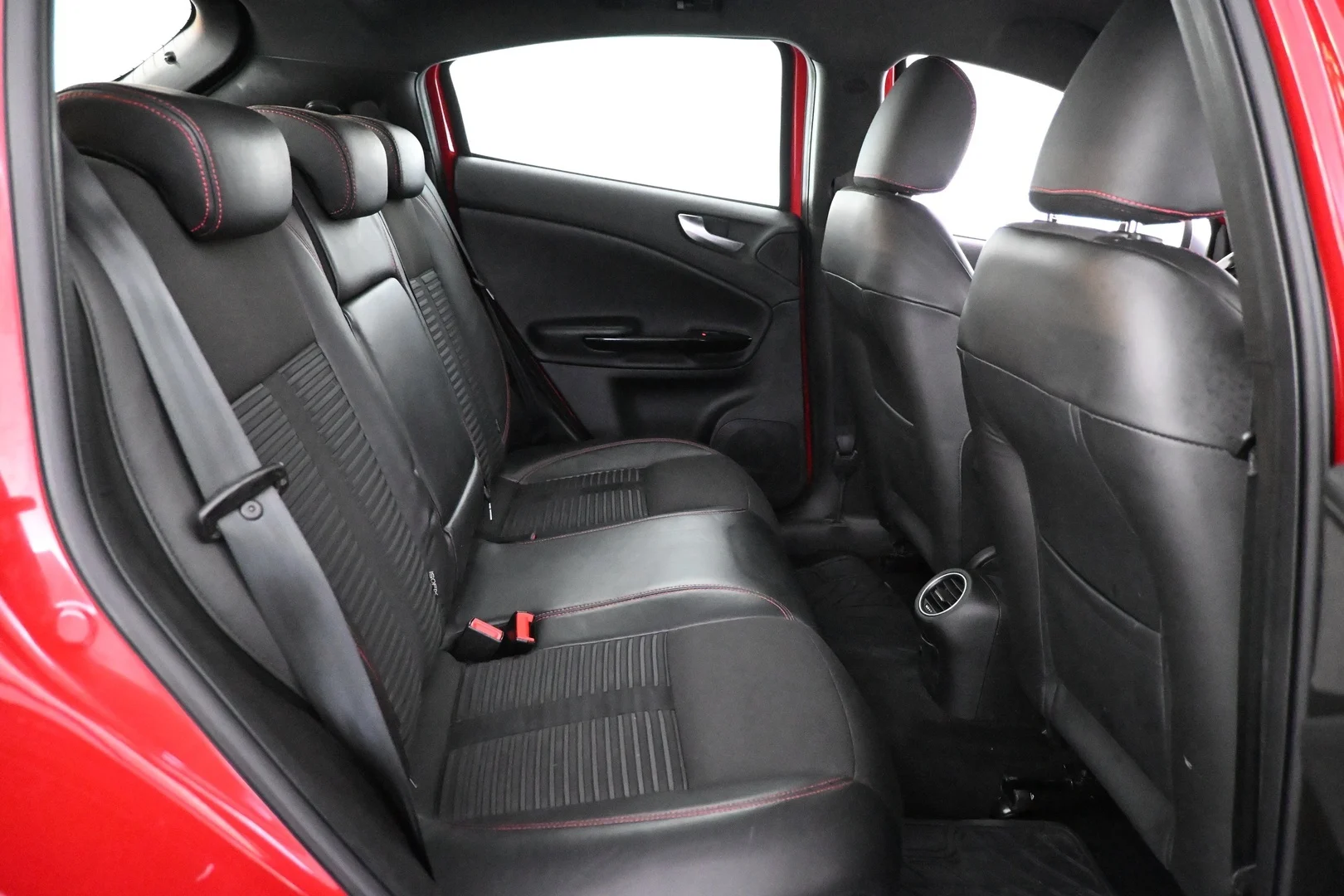 Car Image - 2jO5kNsTxWOze1hu3TRfkE