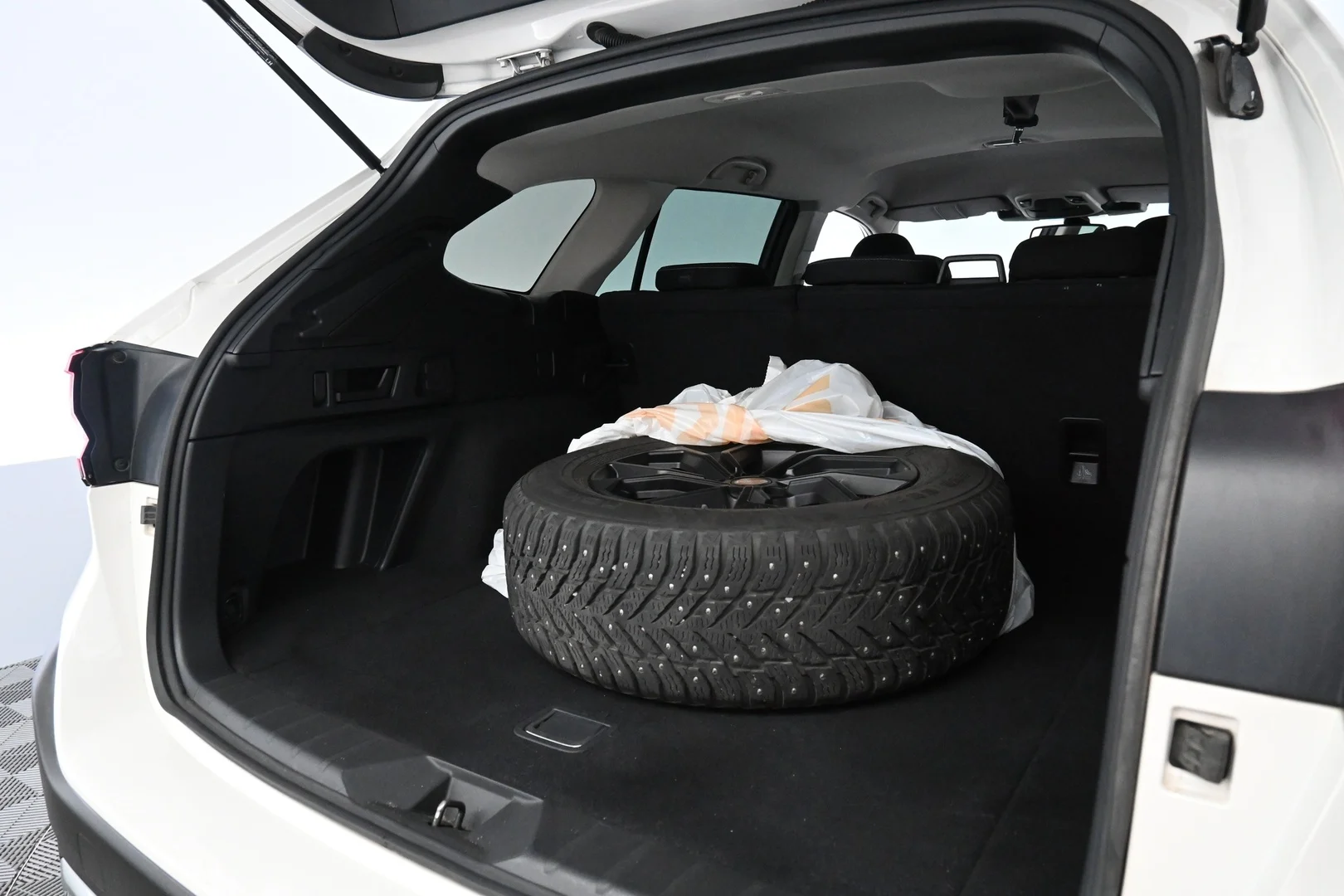 Car Image - 2eCyjXJhaaK00CgzpnFXrI