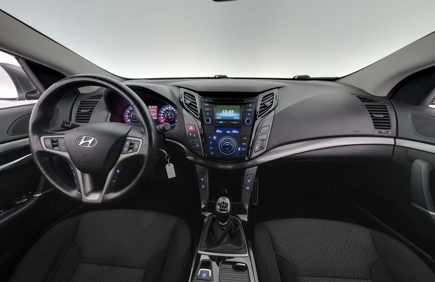Car Image - 7dv3yMx4UUSjjtZIjoiZXR