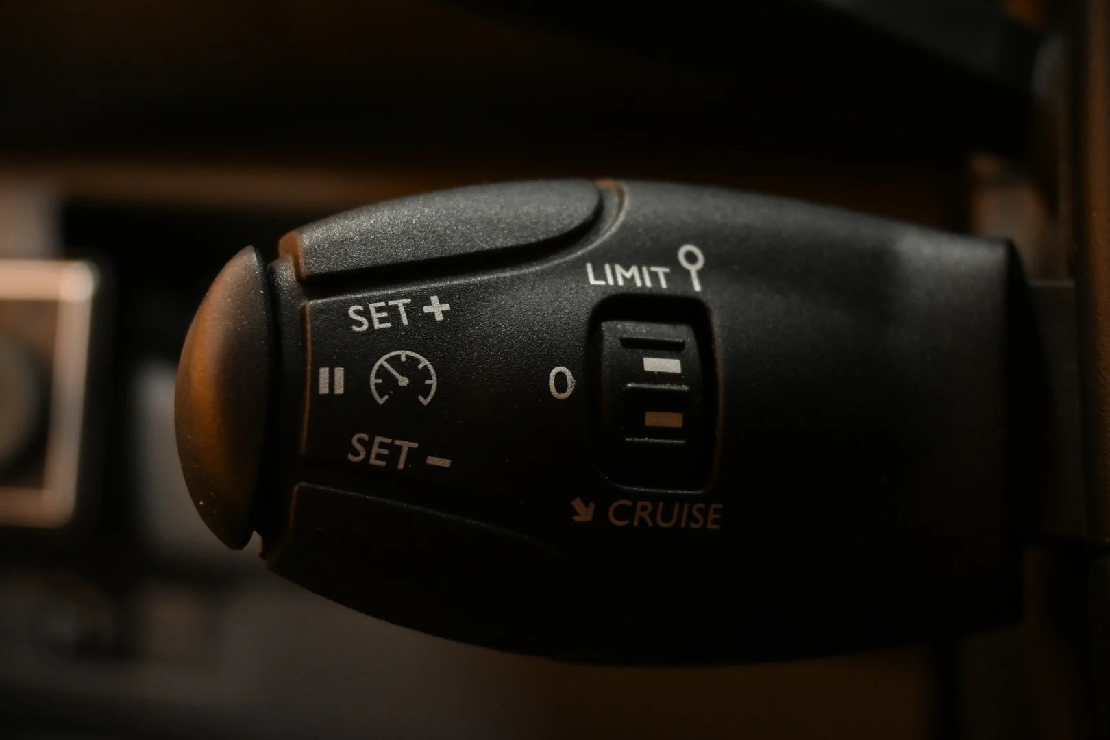 Car Image - 1FWrUbg0W9cN6Qc0TOAOr1