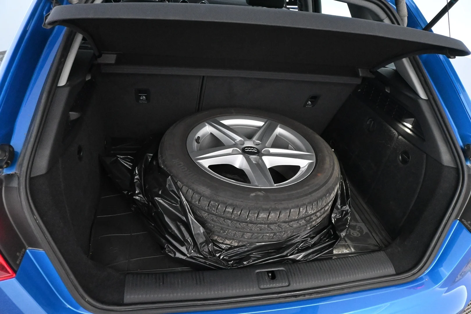Car Image - 4HSqoDUzpBt922I9LIjdIh