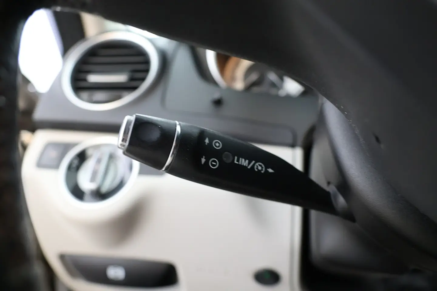 Car Image - 3OH0vimDN4cFyHNJEpuF6Y