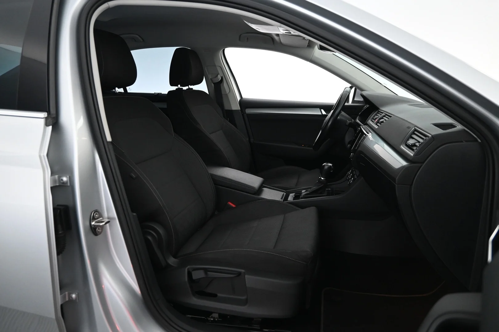 Car Image - 6XZVtdzalnVcU9aAkWDR0P