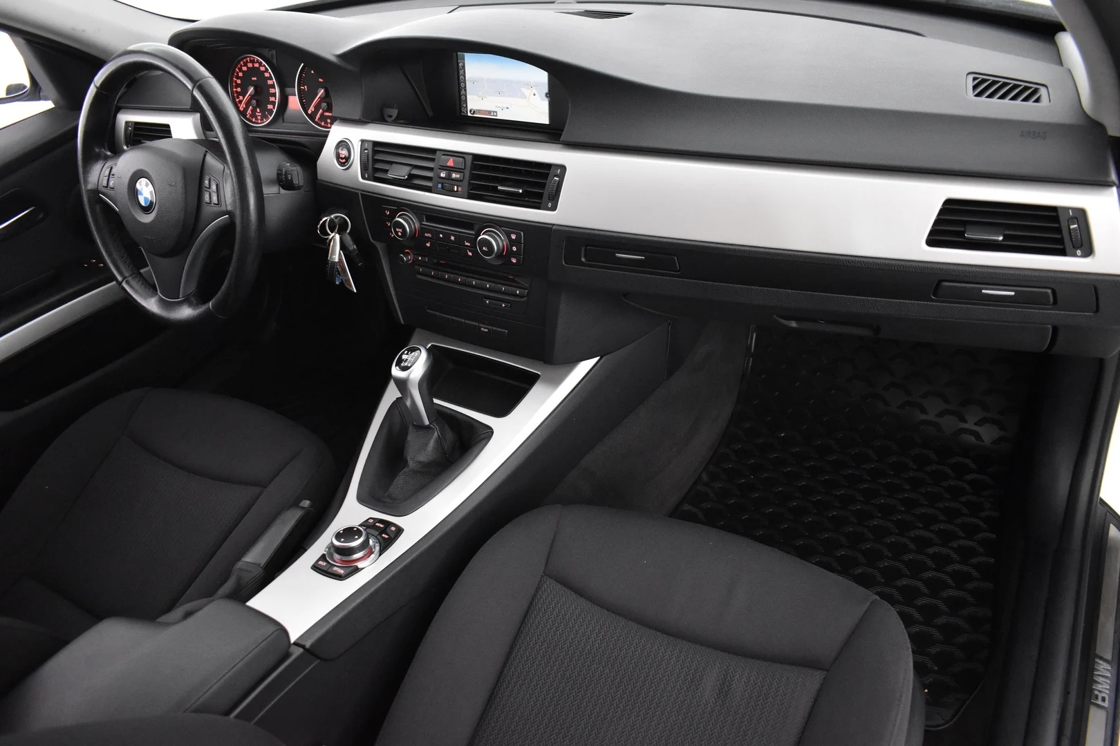 Car Image - wMKXk1NSInsy1zggXL9xr