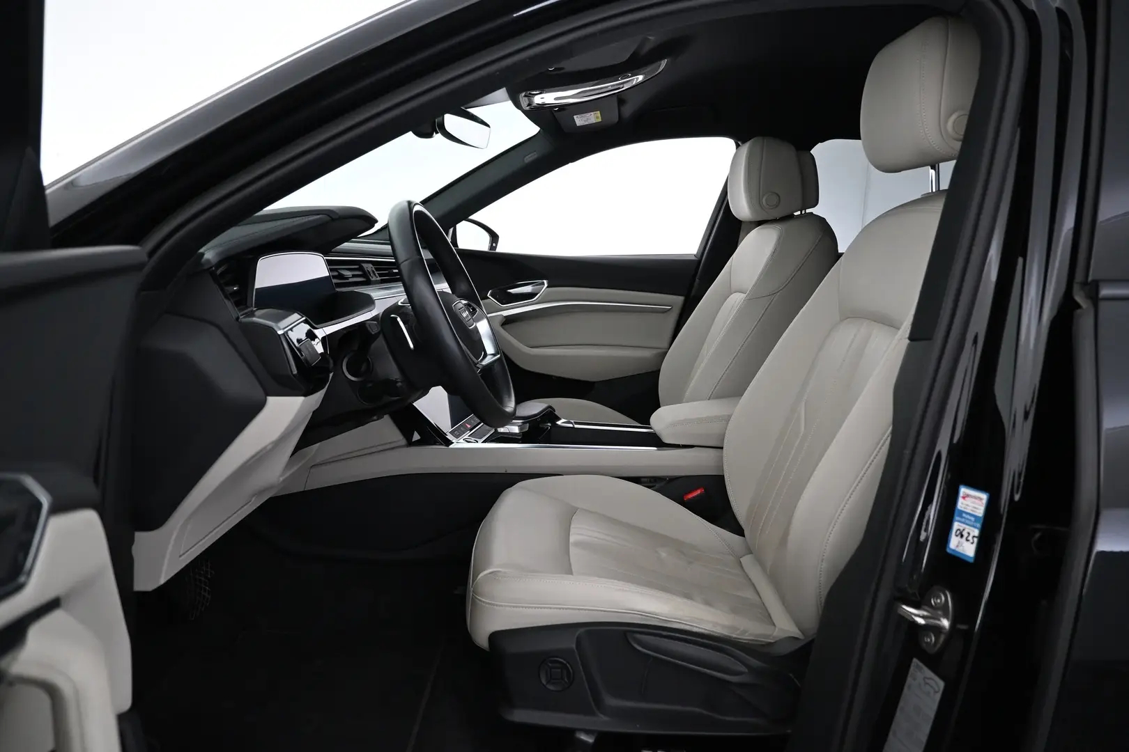 Car Image - 374CIl4GnTDsLr9HBTC0RS