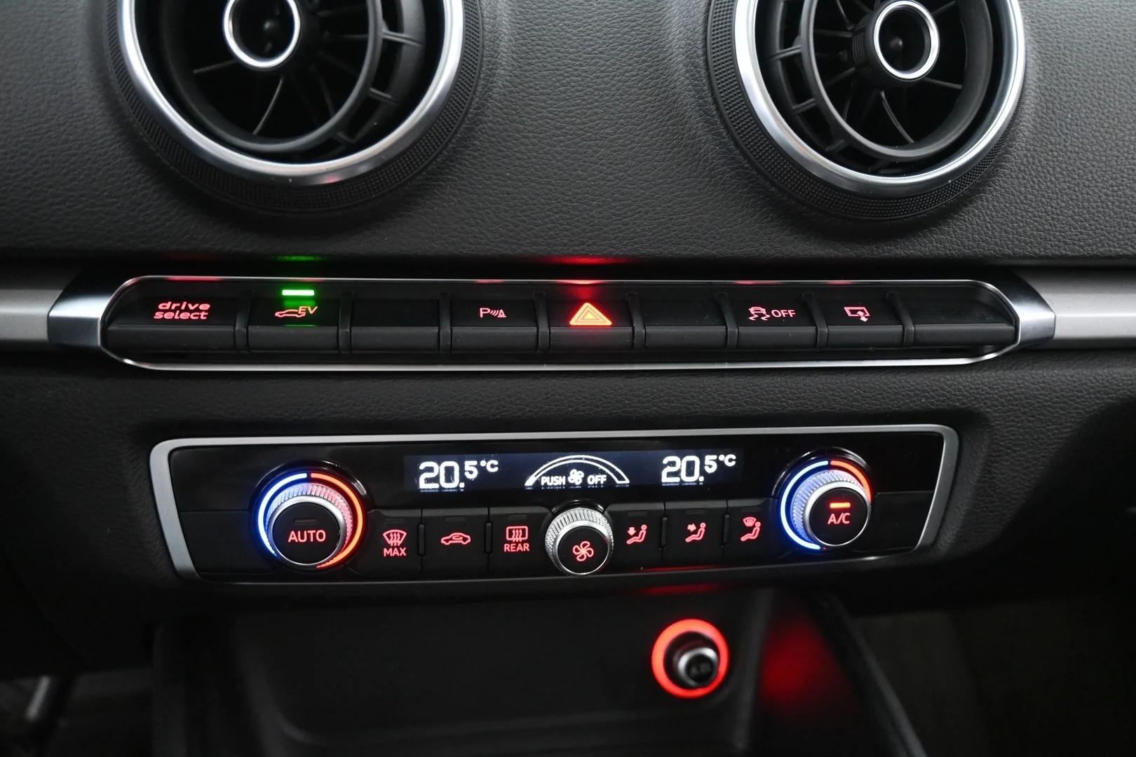 Car Image - 4vKMEcJjngUPCVDwuQT2si