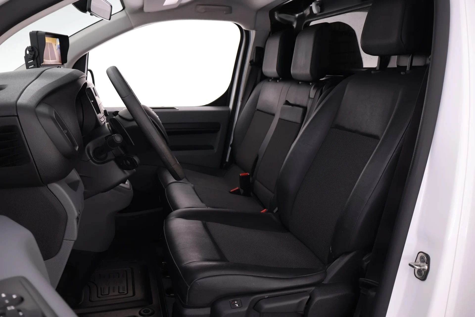 Car Image - 7AicrGbSDnw677344DfUH9