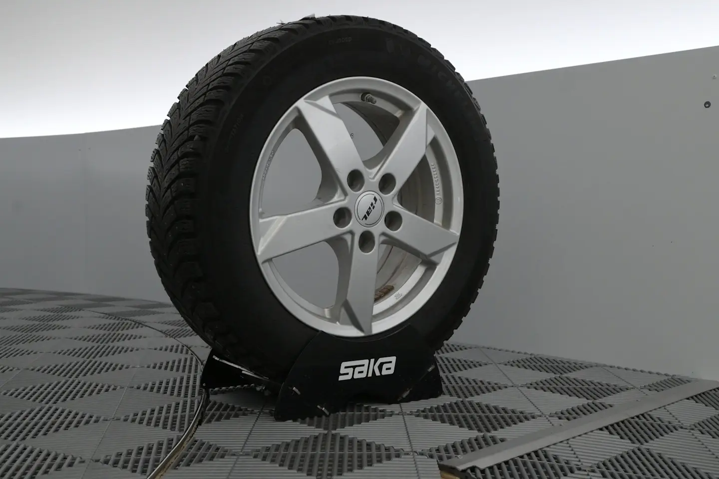 Car Image - 7FB5JksMarm7vb18SIvNS8