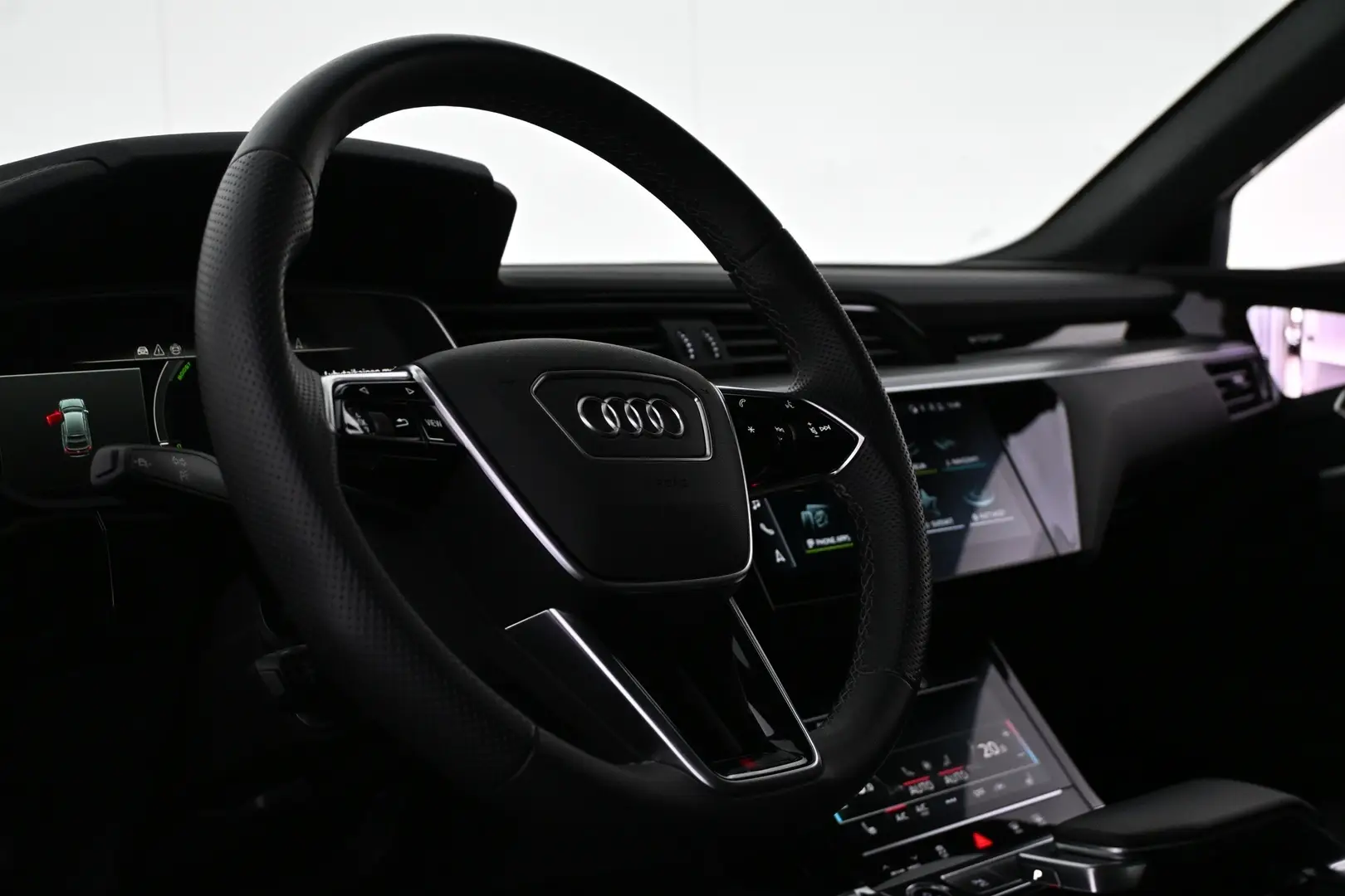Car Image - 3SeTrWVFpMxFcxx8TpHywU