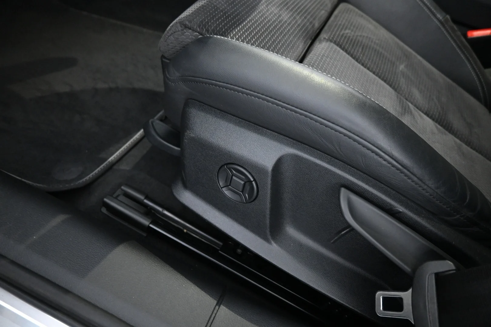Car Image - 5dgNEpfWmcFOiGPxl0yImg