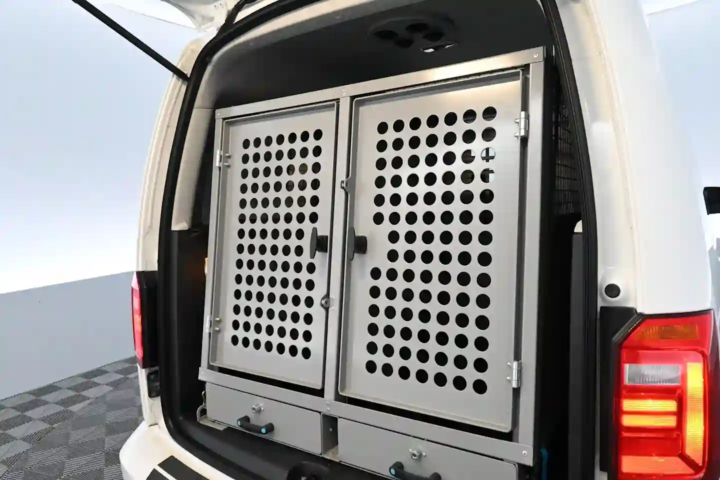 Car Image - xyHC99rVNSlA63O3oHUn2