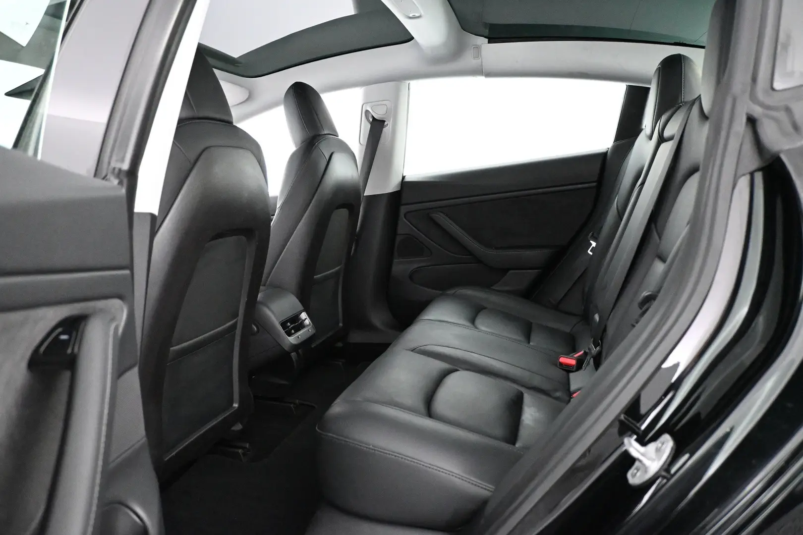 Car Image - 5AHX0tp3x9fn8yA6UIH9PW