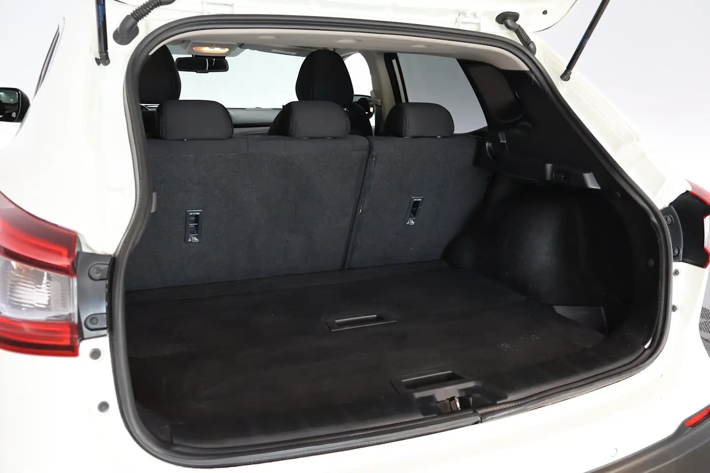 Car Image - 1izRQ3WpwFs3urWinvUZXv