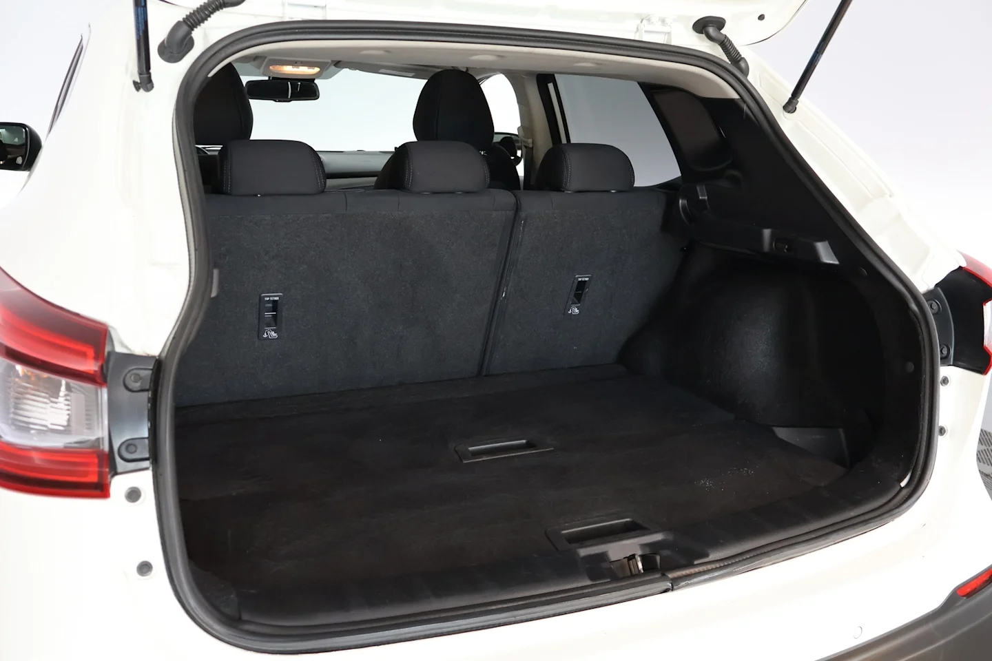 Car Image - 1izRQ3WpwFs3urWinvUZXv