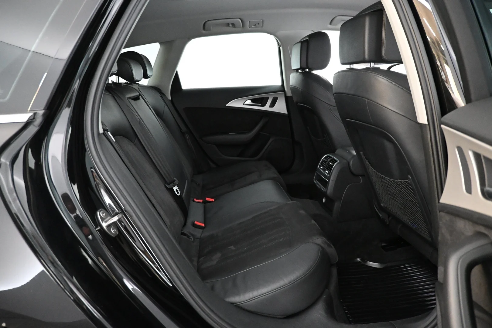 Car Image - 4diISf0L81PBO1rzYW2tr8