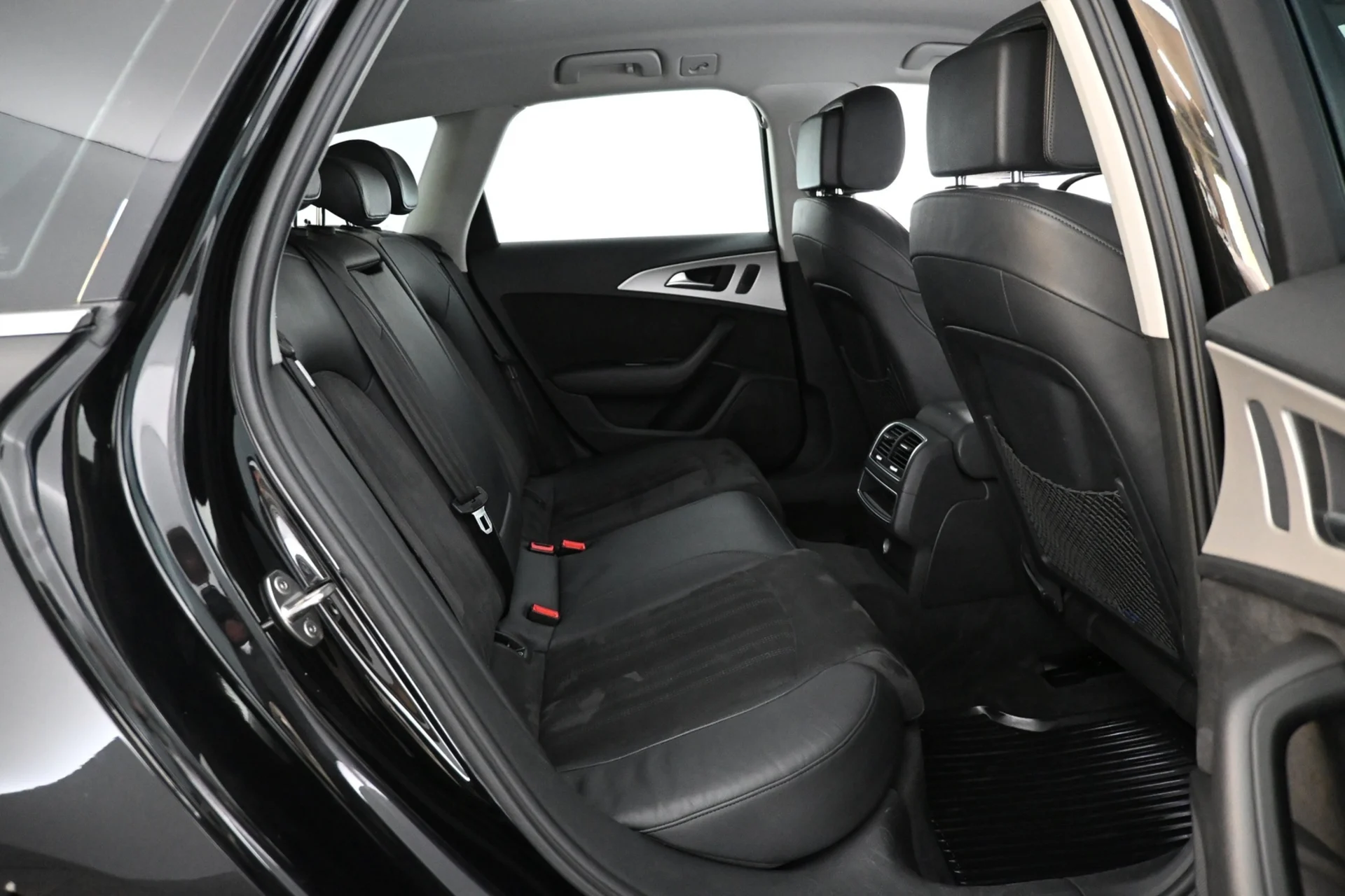 Car Image - 4diISf0L81PBO1rzYW2tr8