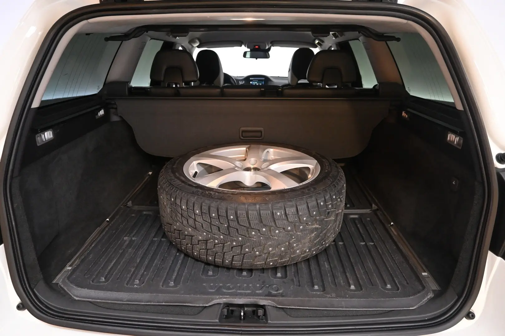 Car Image - 4AaJ5qpeFFk4AWf2ijj7zR