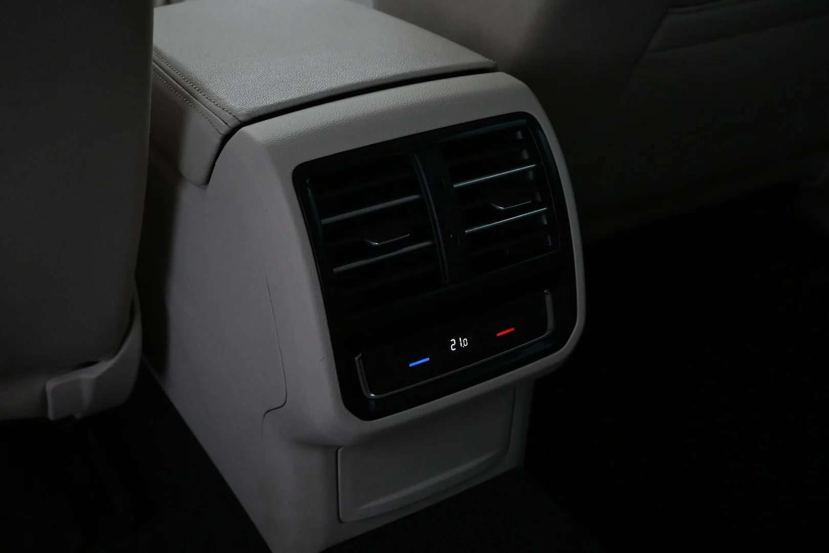 Car Image - 3wsH1015doqf0T1yXpbWpL