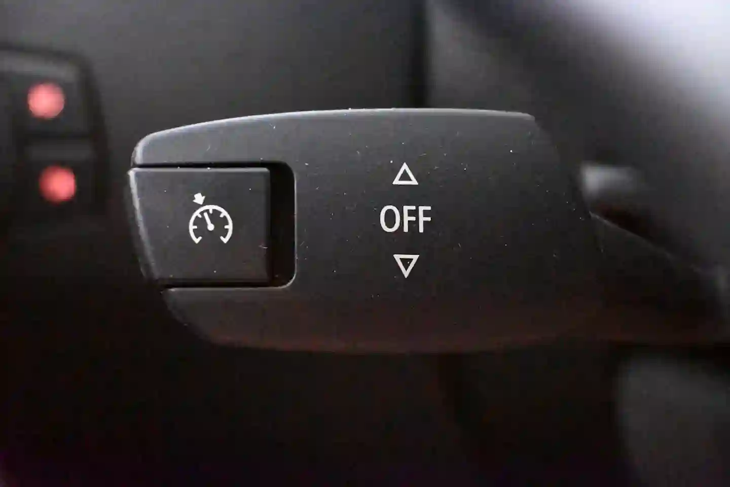 Car Image - 3BGro8XiqG834gByow2267