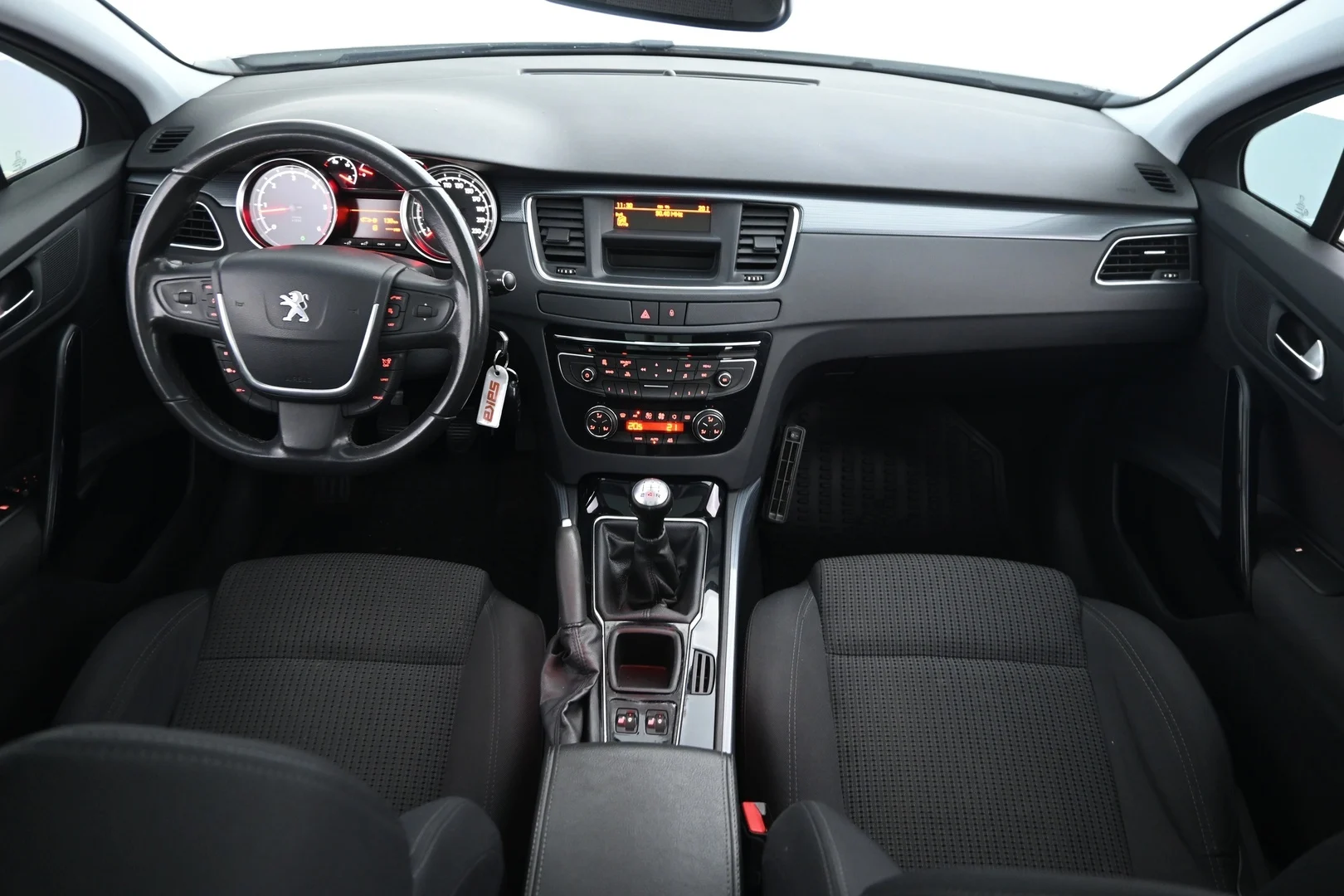 Car Image - 1ShlTeww3I33yliTcIYpXF