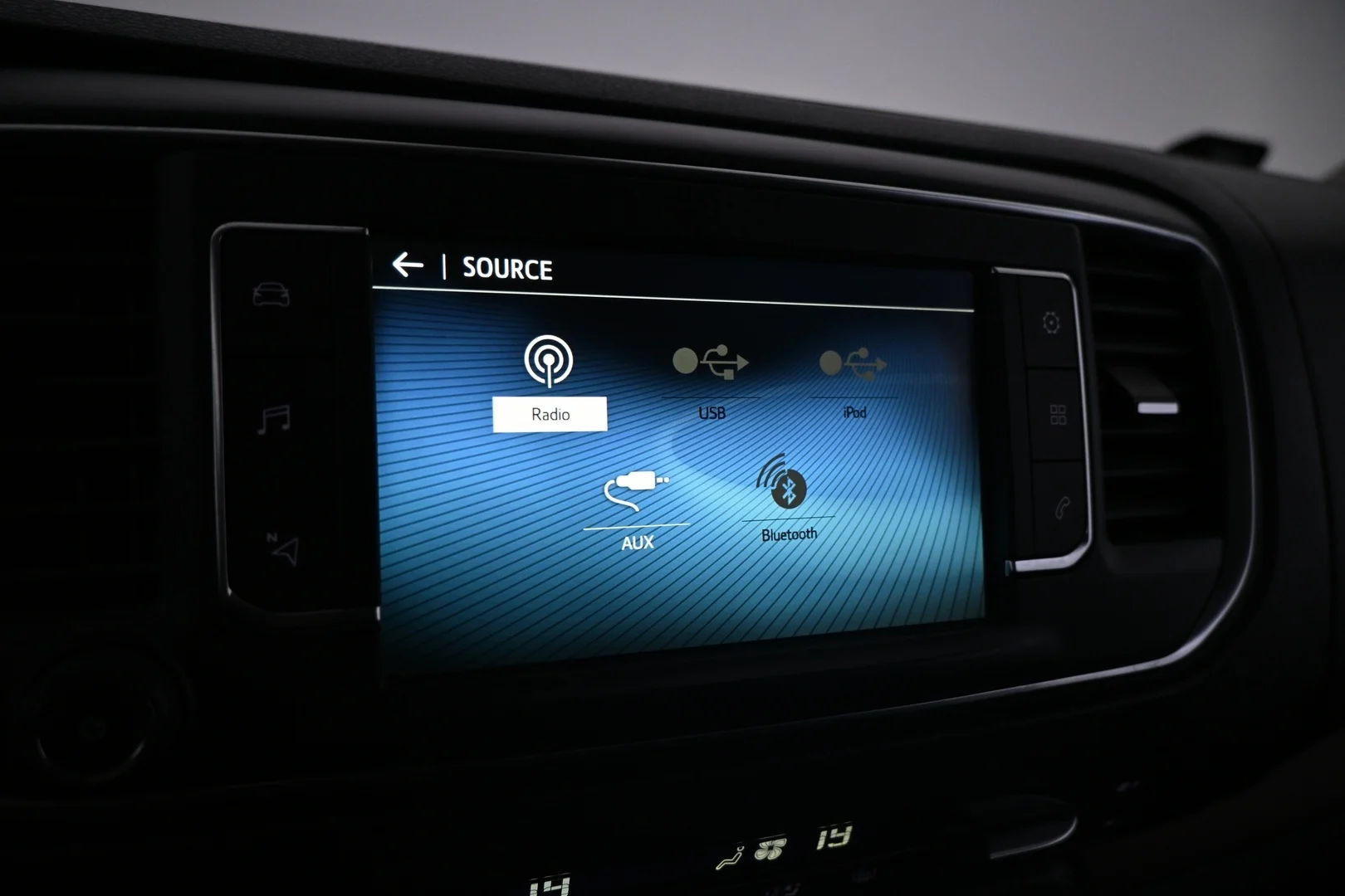 Car Image - 3iaCqEc7MrxJRVo2mOpnrD