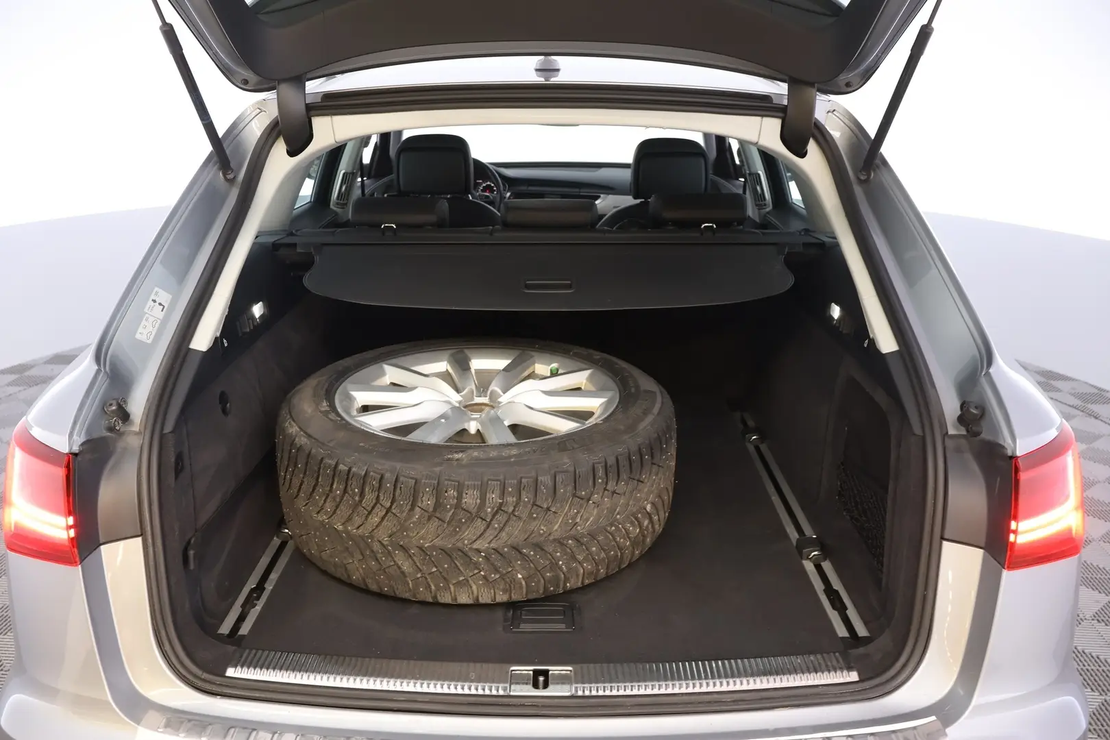 Car Image - 4rREyZxyrwDnVVvDxit50i