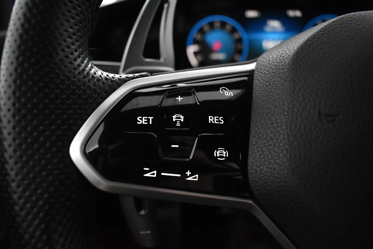 Car Image - Vqq2jIEHEFEEZIMRLcYbS