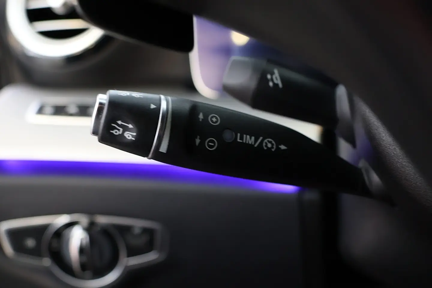 Car Image - 3At1xLI17HEMU9o2kACbUG