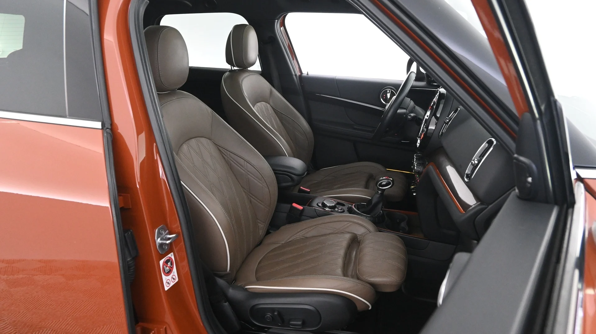 Car Image - 6QMWjWuo4ZqsJV5SzgEY9G