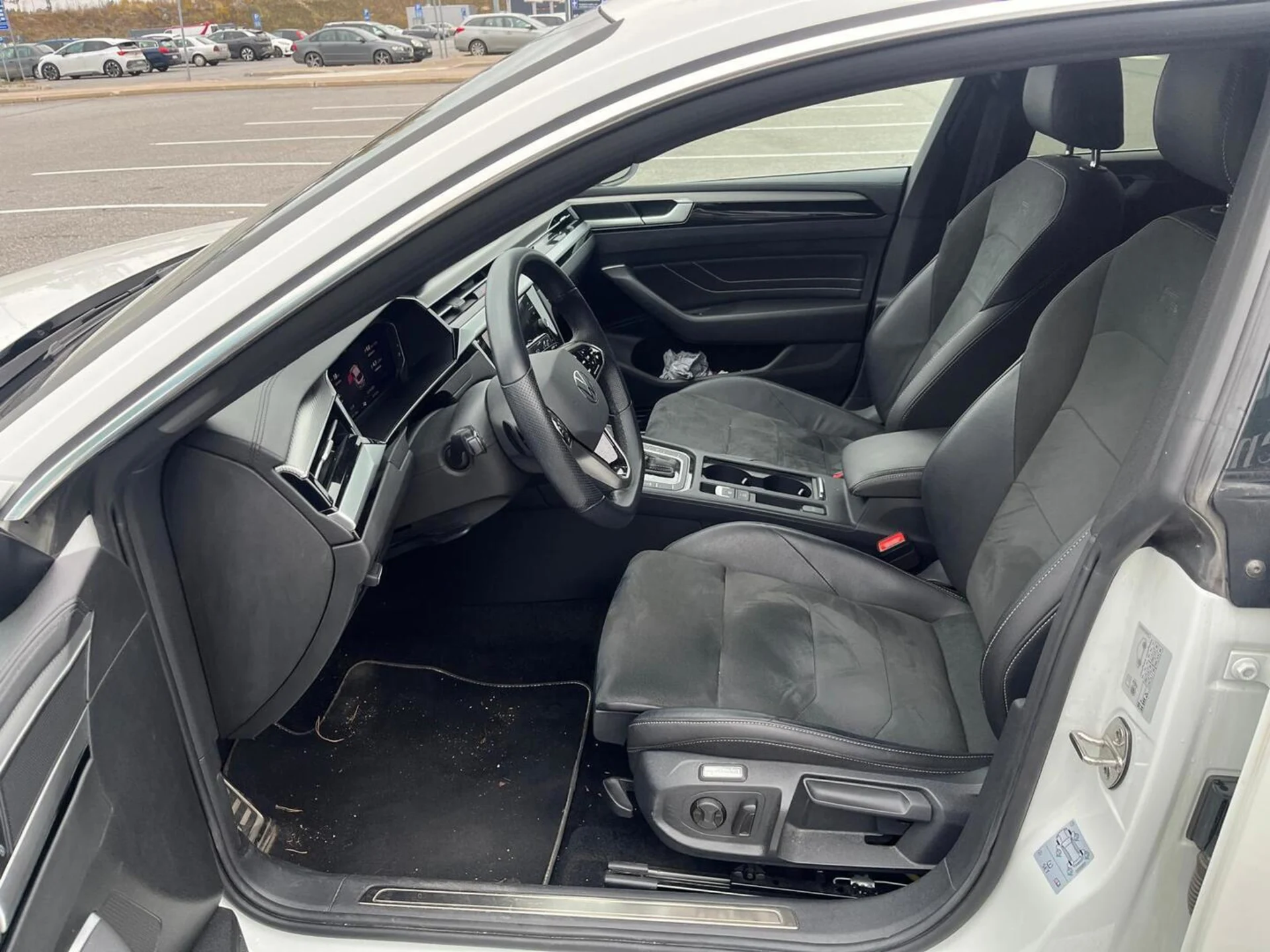 Car Image - 1t28WDydhO4z77nx6LsuaG