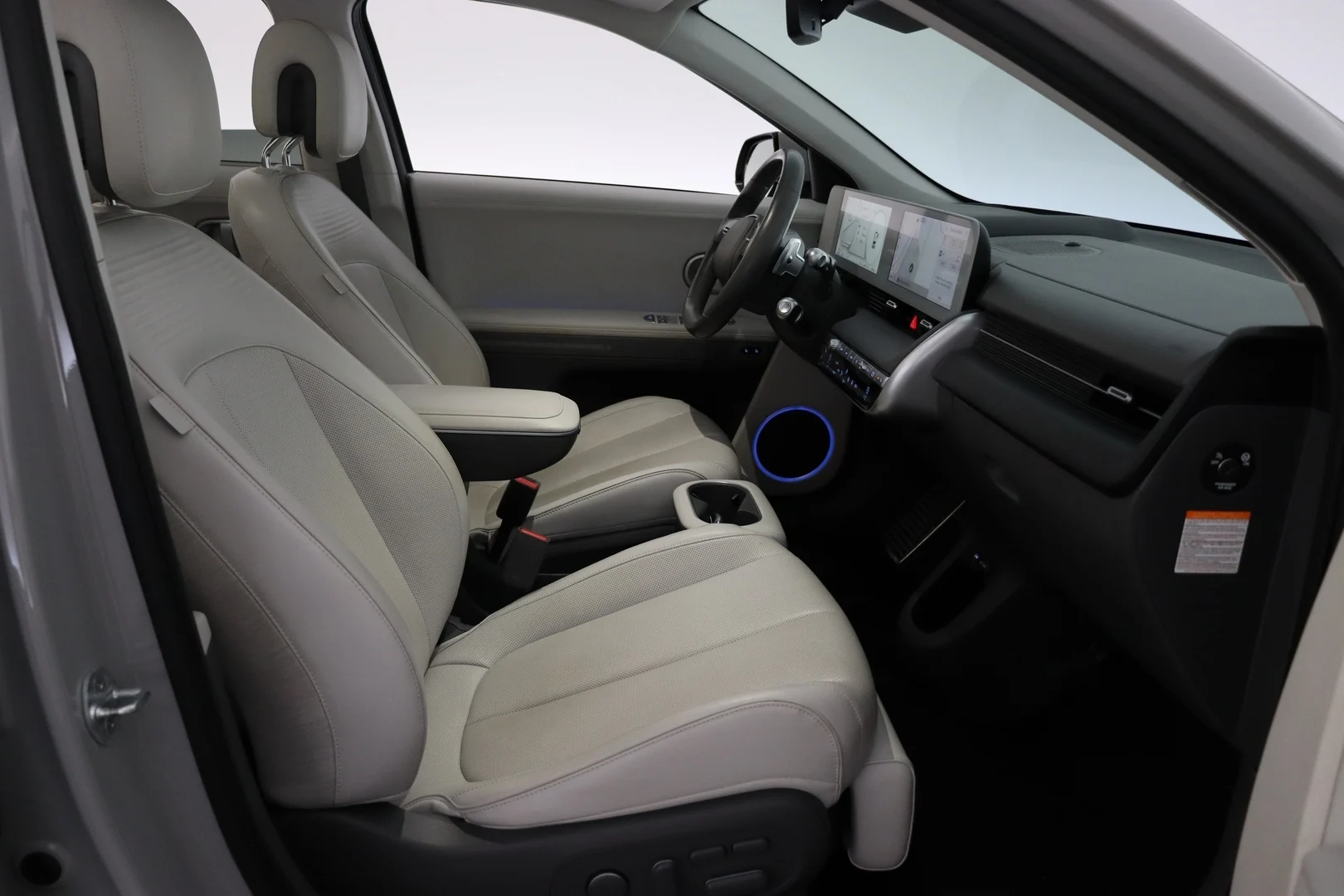 Car Image - 5leXTOqvLWkkbVH1WR5J9e