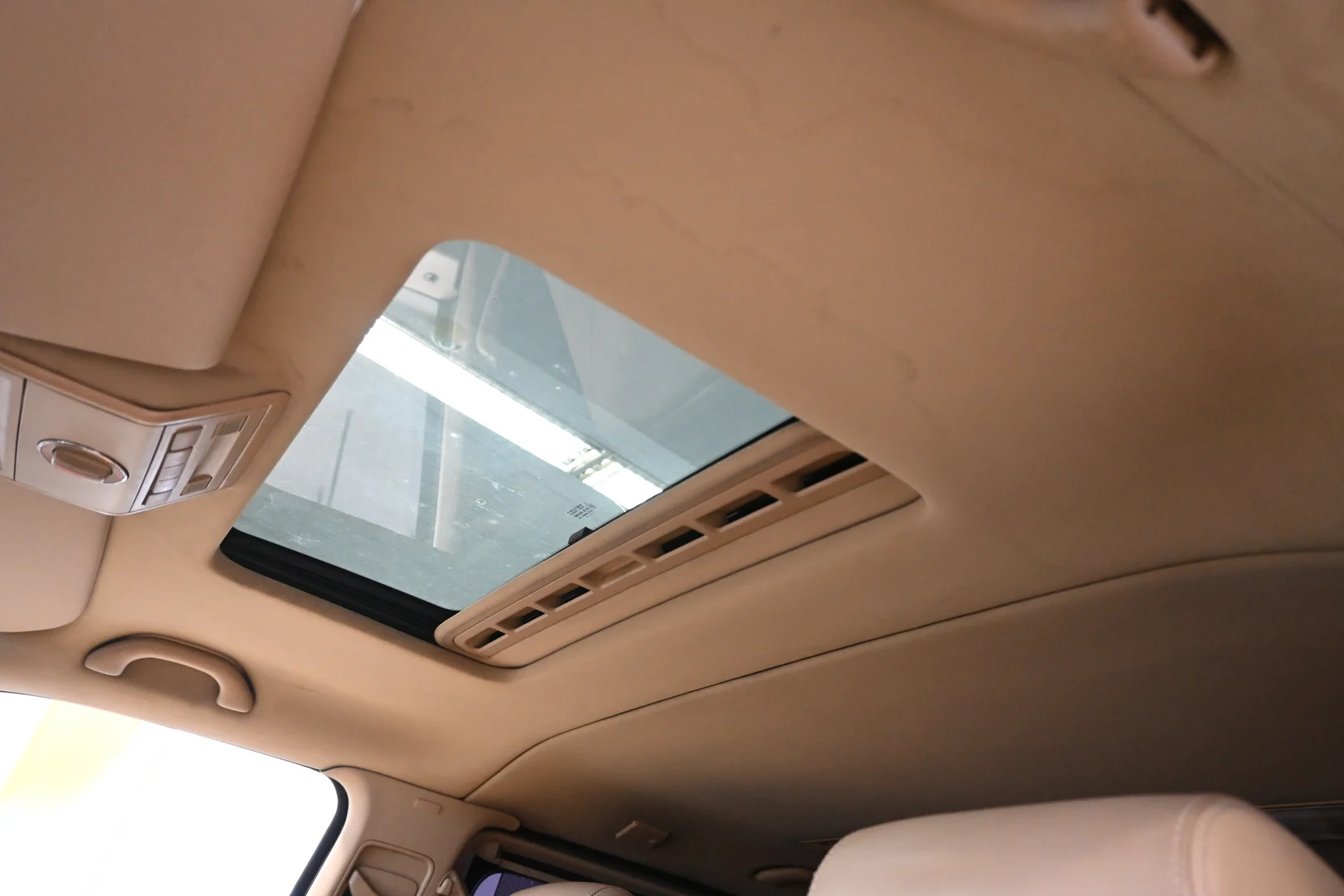 Car Image - 7LkwnFZUt6aSvB44ZIvJX5
