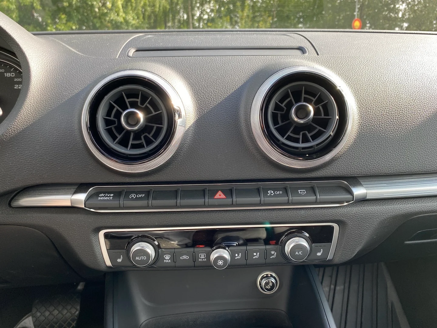 Car Image - 74zRY3mYmCxISJTTvTGmST