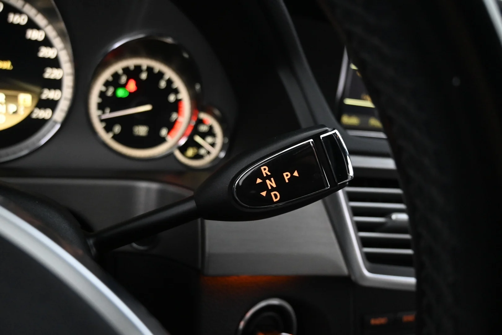 Car Image - 78FMlBl7ee1i6M0O9I2iCp