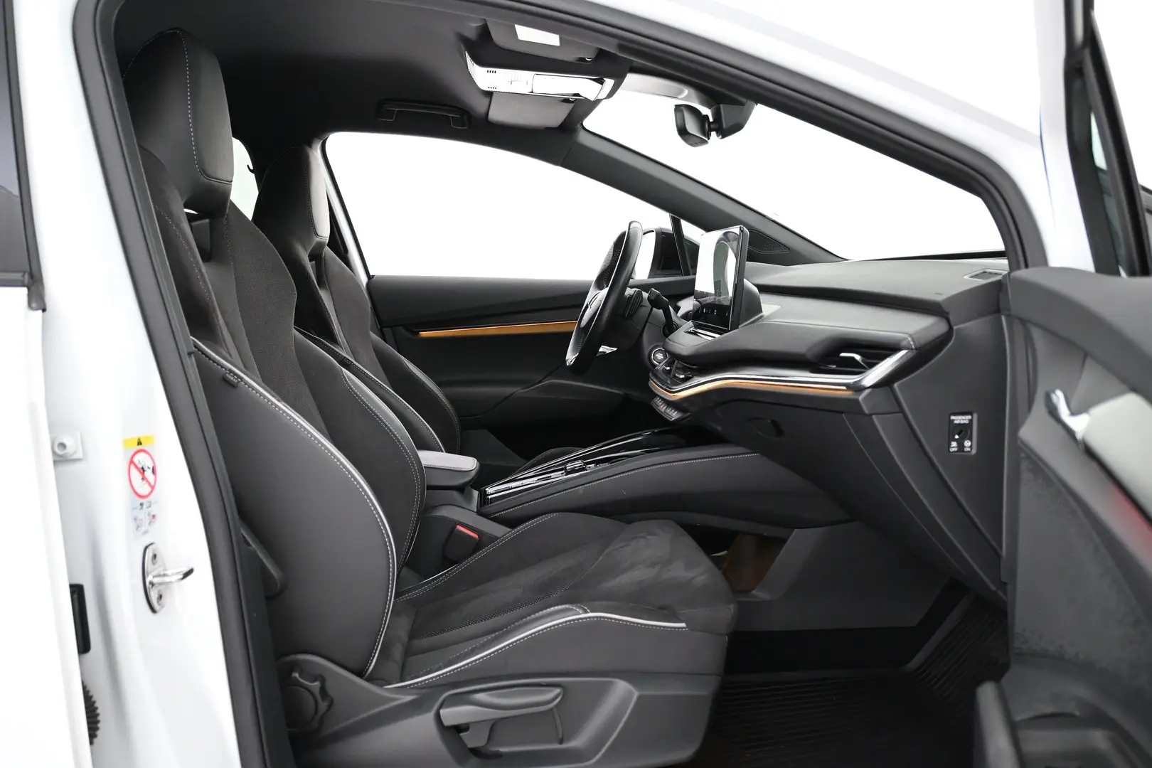 Car Image - 67f0P4Cwi2clHJnZLfDdLN