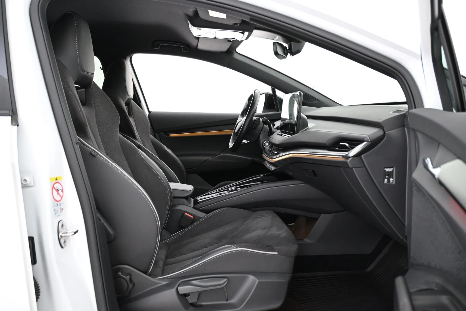 Car Image - 67f0P4Cwi2clHJnZLfDdLN
