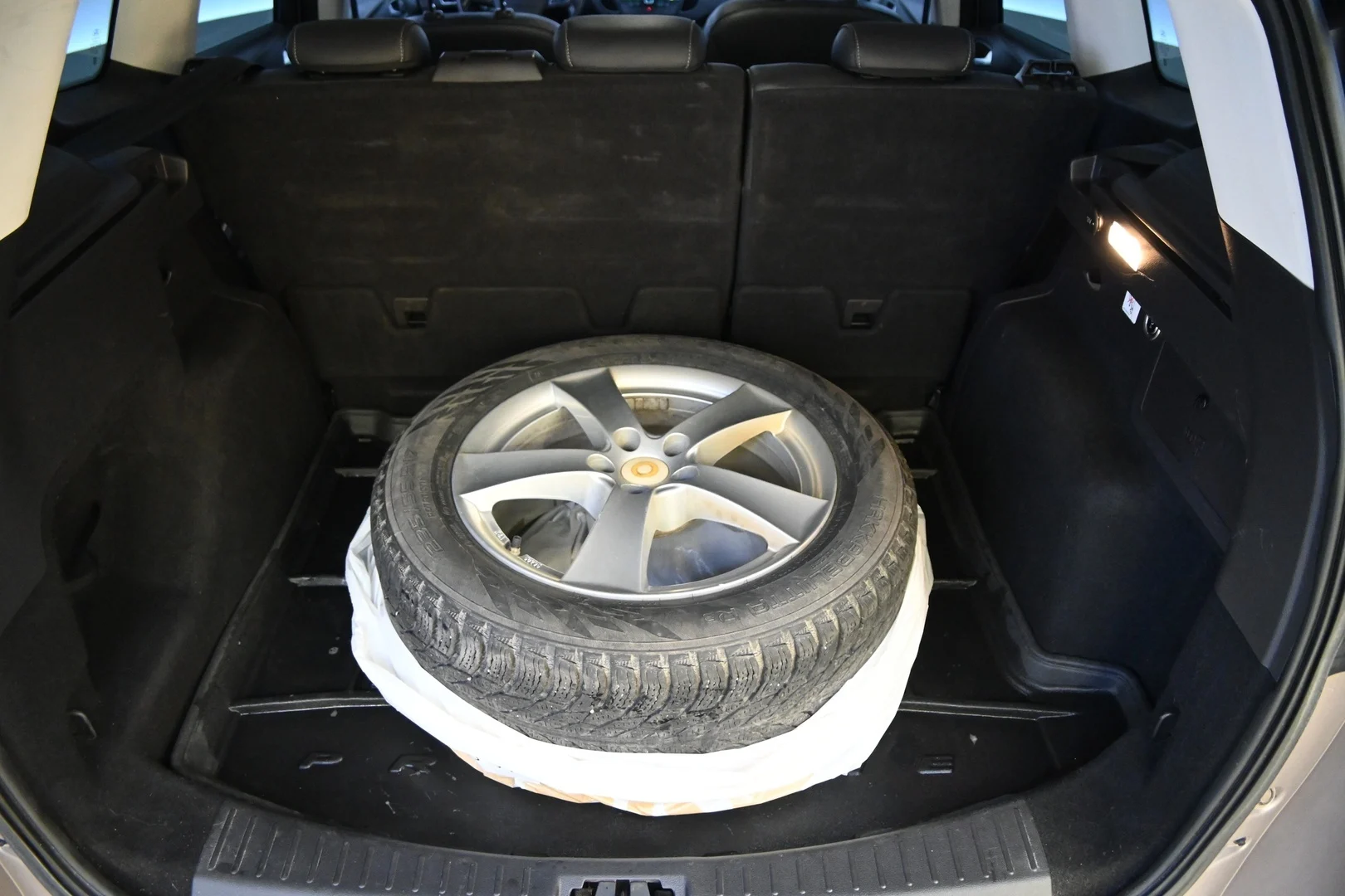 Car Image - 6DEiTKVOtGw8oIcL0jeXz1