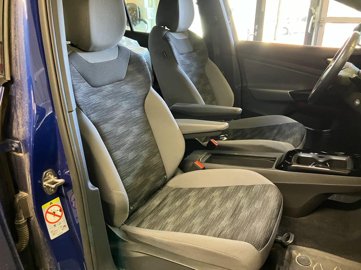 Car Image - 6w76x2zos2FLSTIoNMvY8G