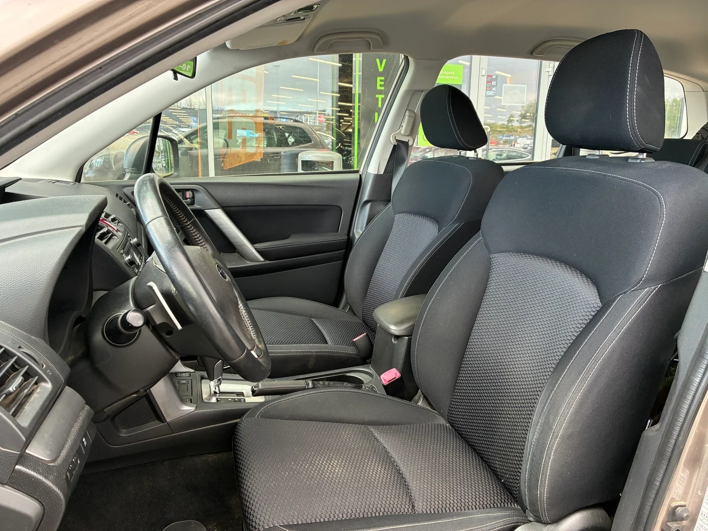 Car Image - A2y5dUjbvmiNoHzEAvHUV