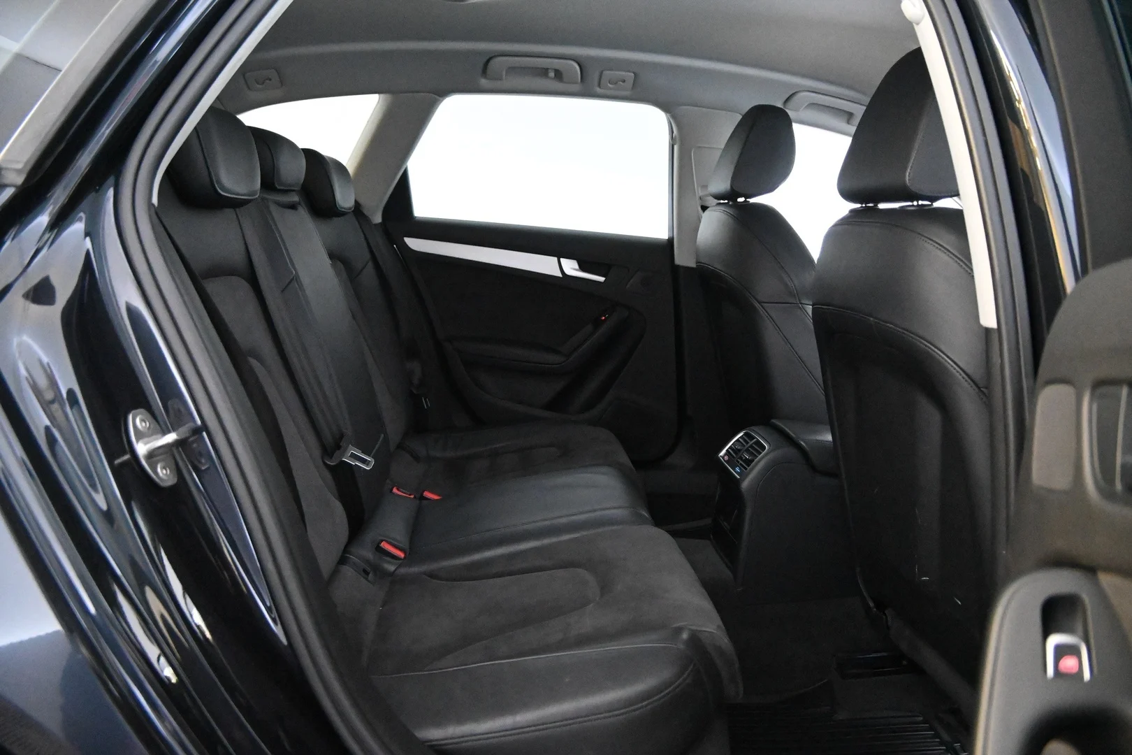 Car Image - 7sqYYRPhA4yKvGJCcc15Z8