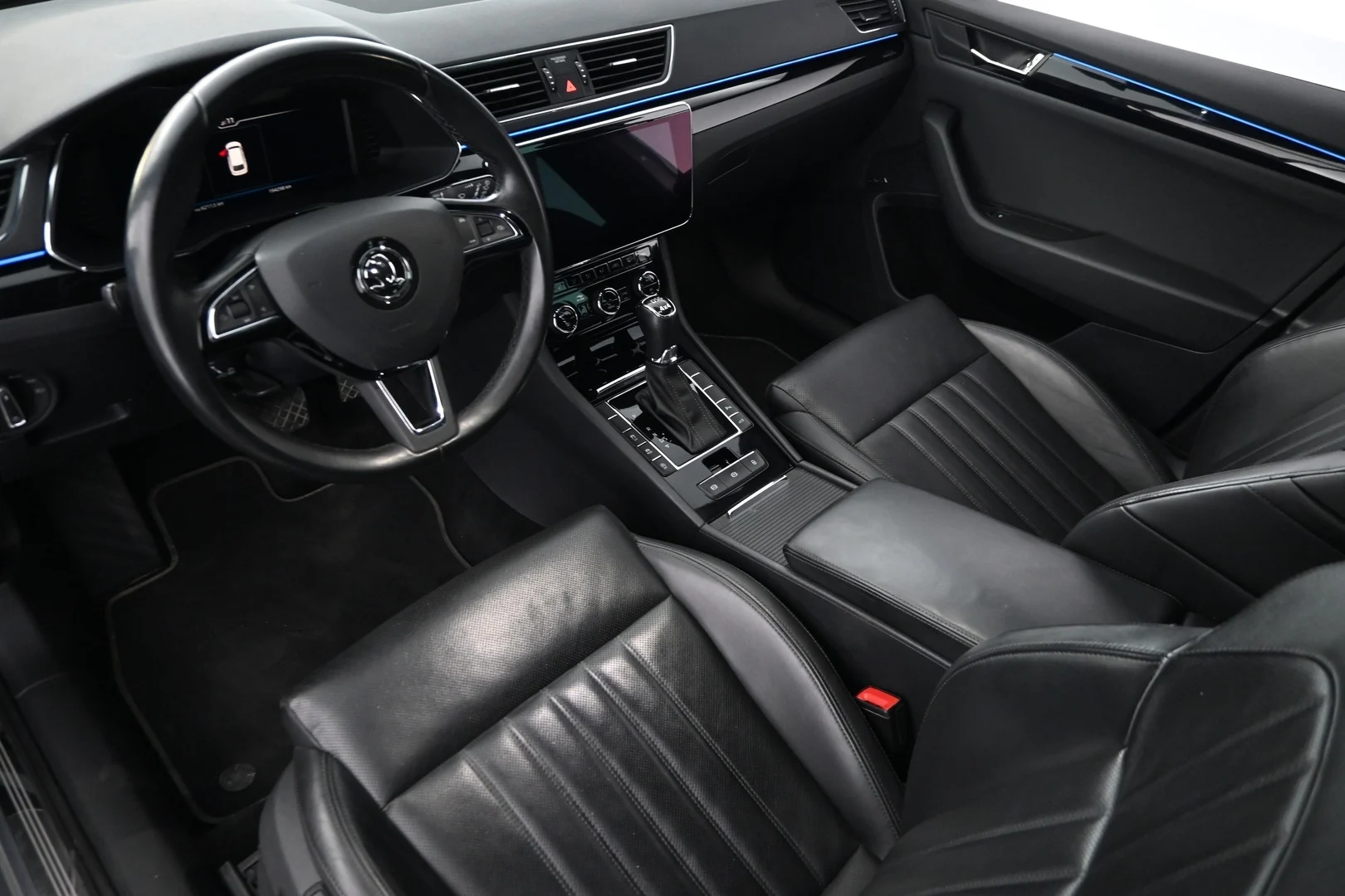 Car Image - 4DorlQxI2cwCwQVoO3kkqx