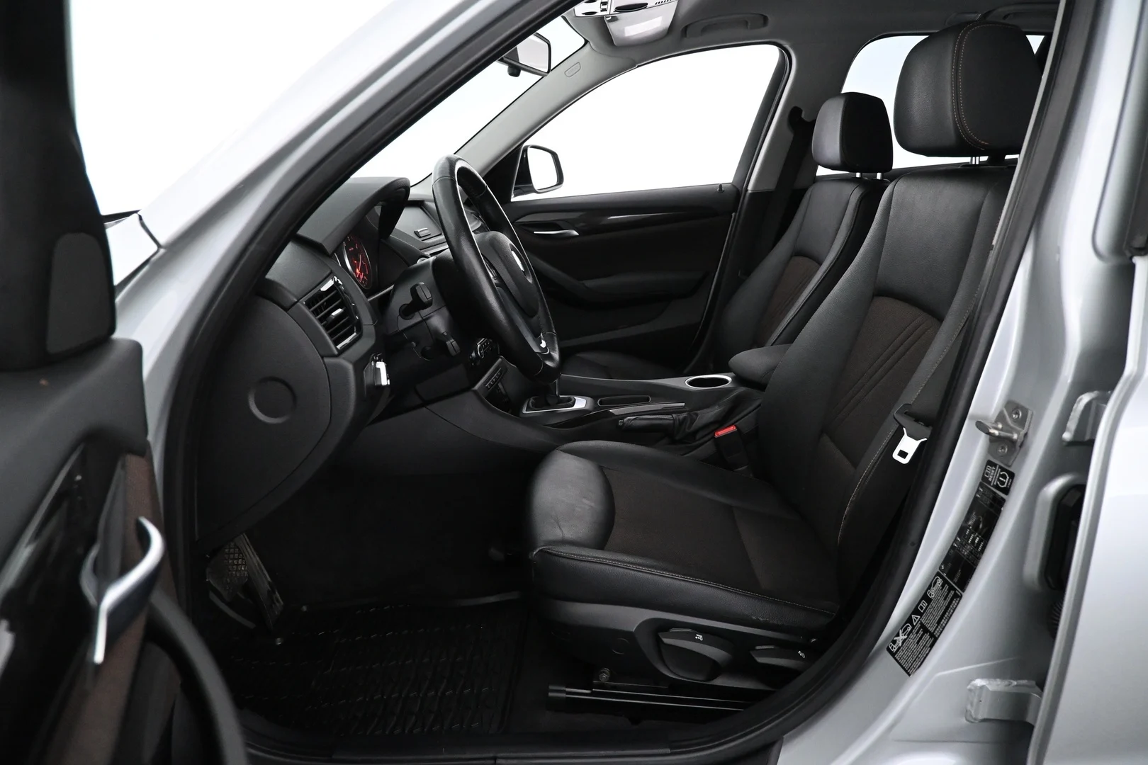 Car Image - 5v1FVGQYMEpBqs8xFfDkg8