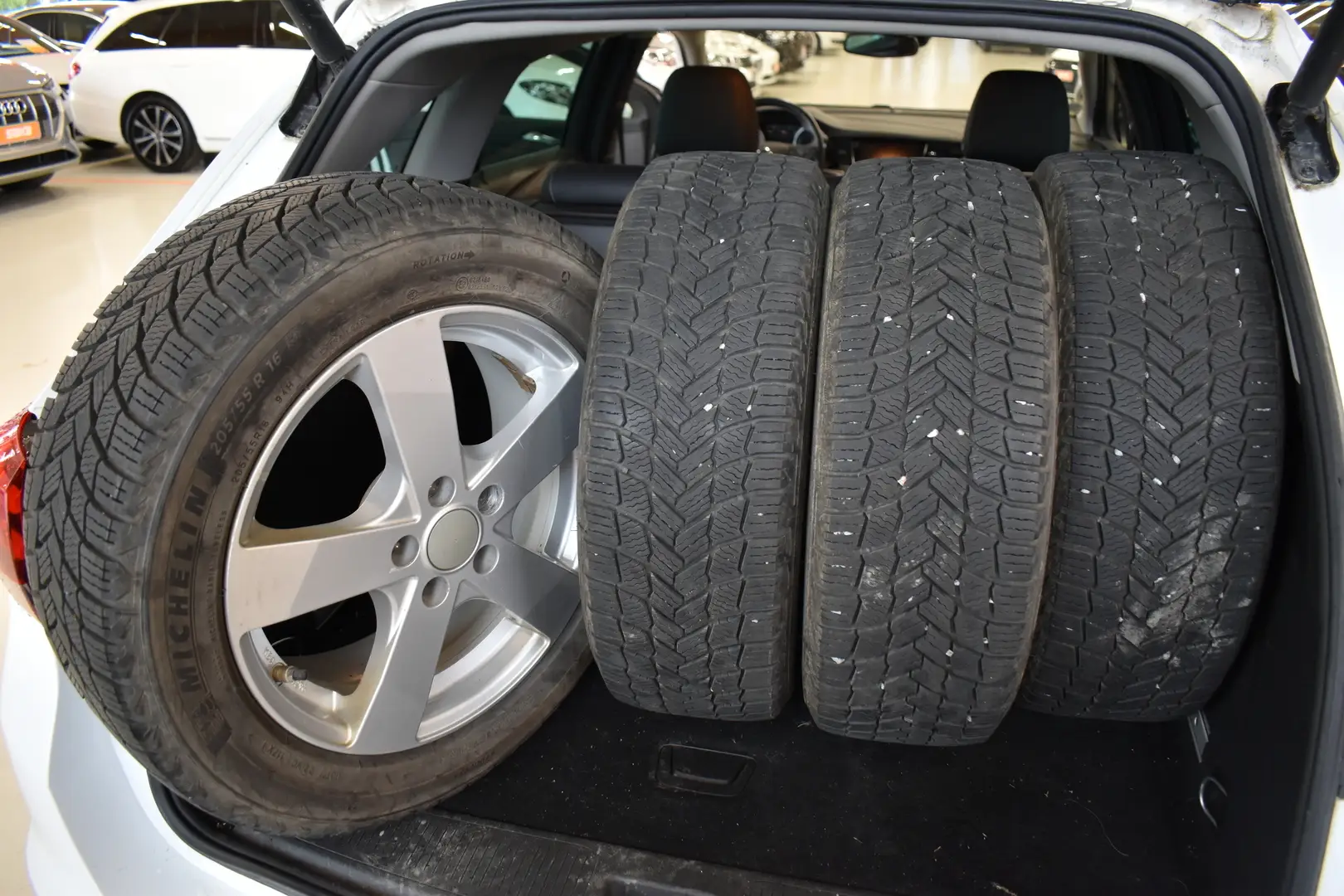 Car Image - 2S7zv3Z8dkHzj1OJKgtdCs