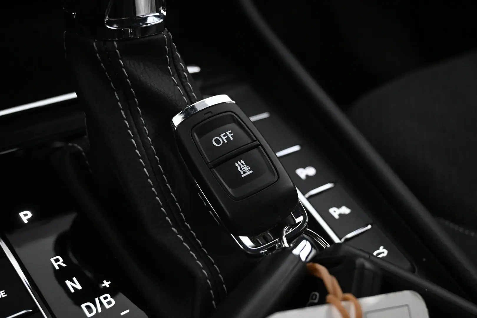 Car Image - 6VsNeLLzfiC2JWBE8ZBwHG