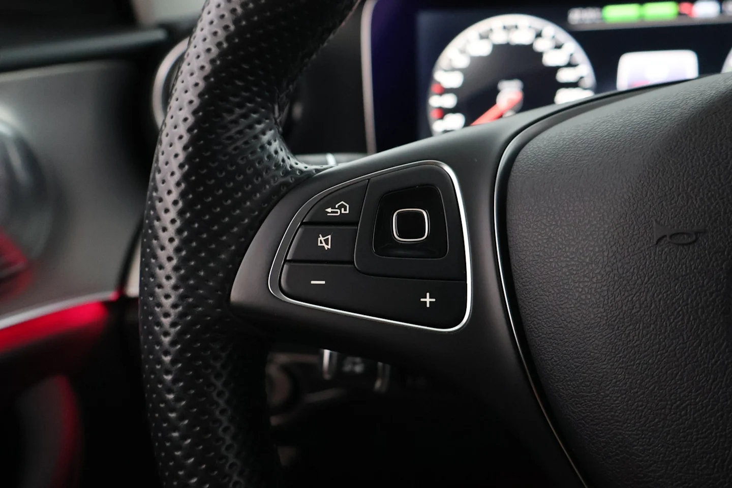 Car Image - 4Ncl7J2RXruZazxtrIAu7g