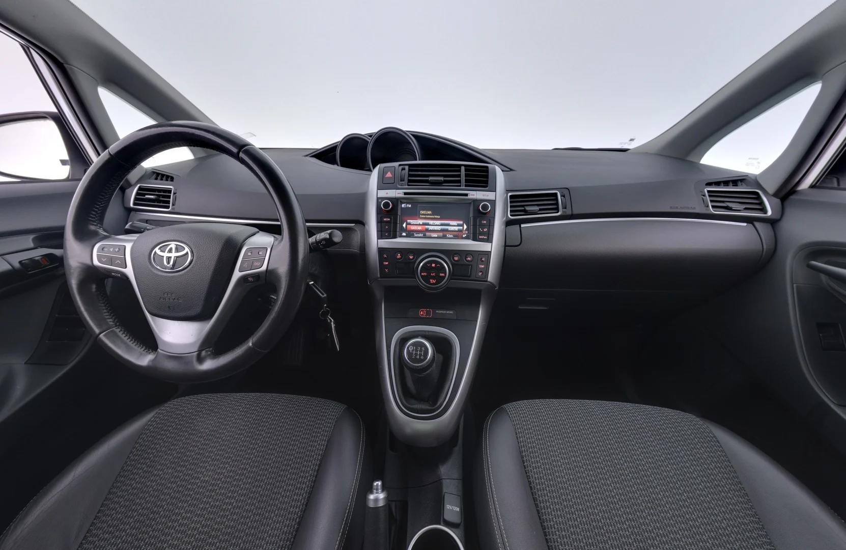 Car Image - 4xOVtSgMLuxktAIE0o2Vfn