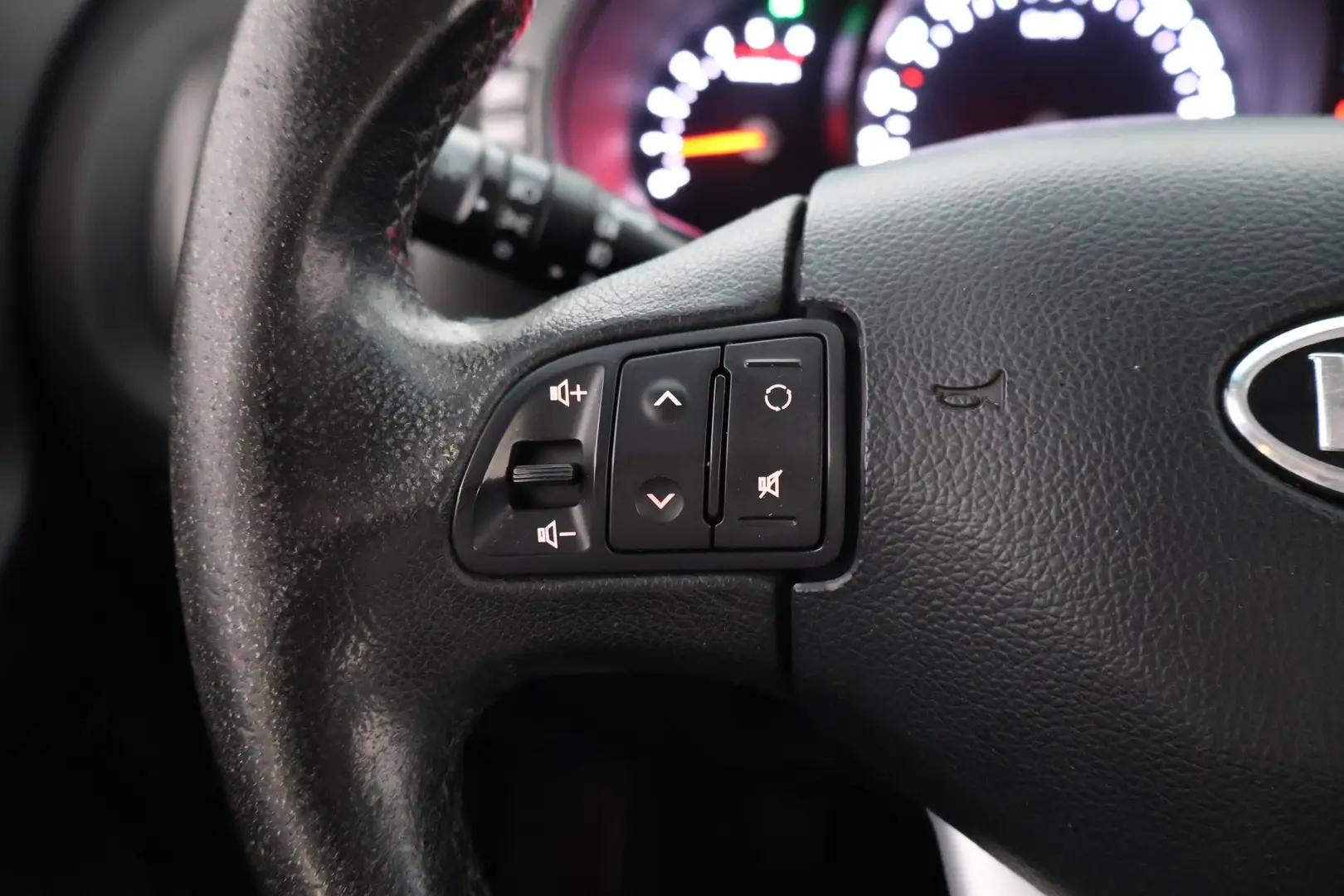 Car Image - 6raopTjJXkANRvoUD7Dd2R