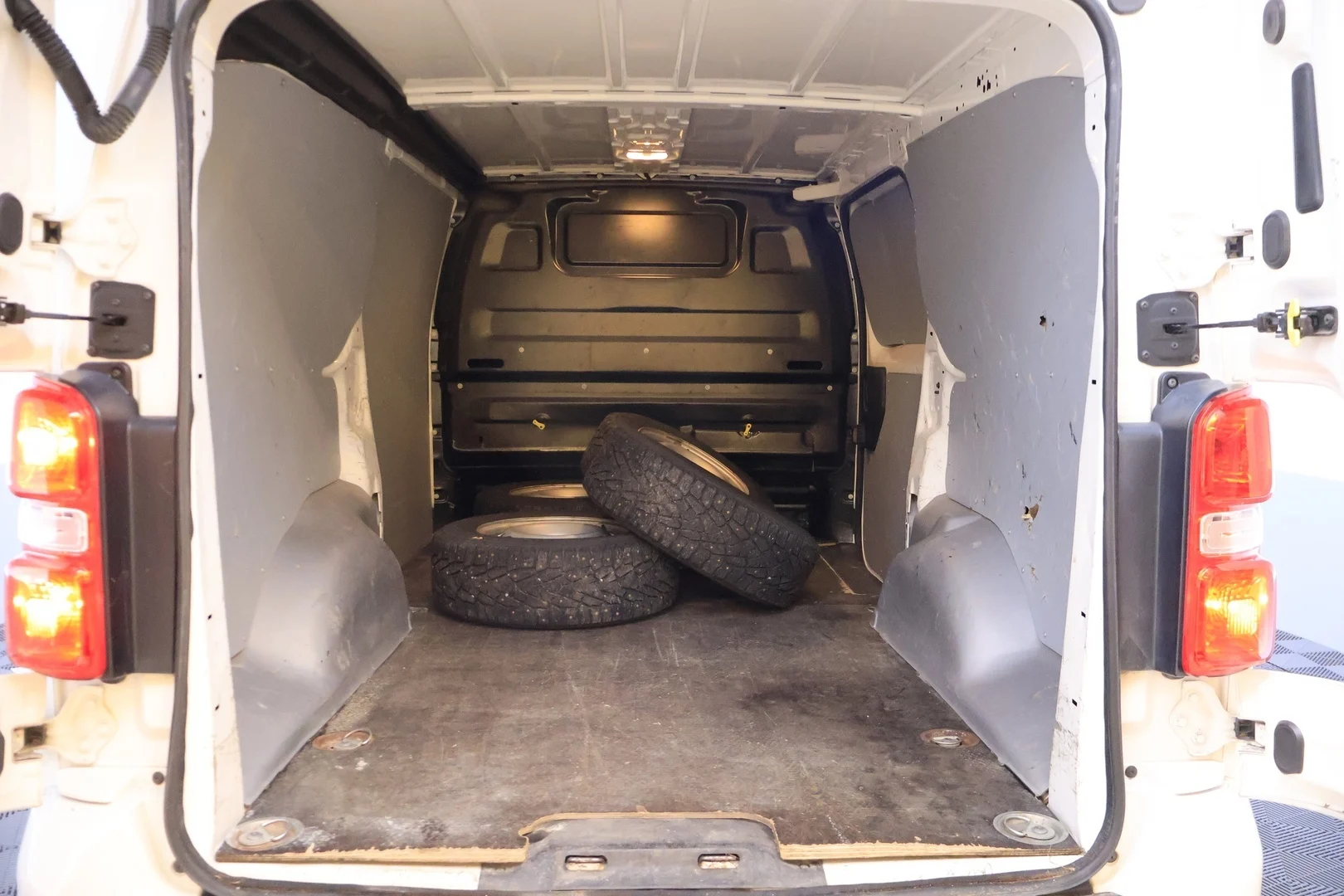 Car Image - liQJBSb5ch1MszkTW0sp0